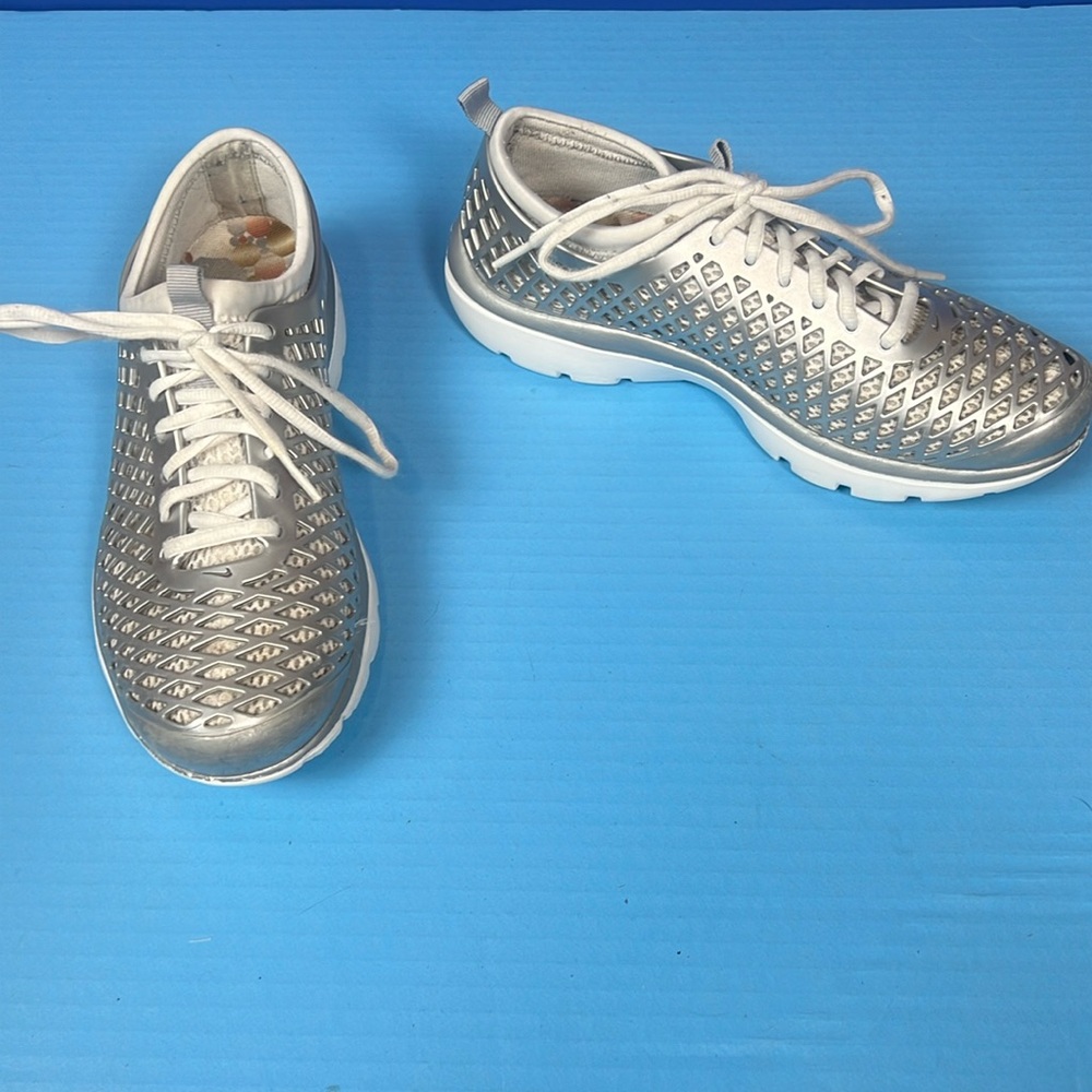 Nike Silver Rejuvenate Lace Up Sneakers Running Shoes 8